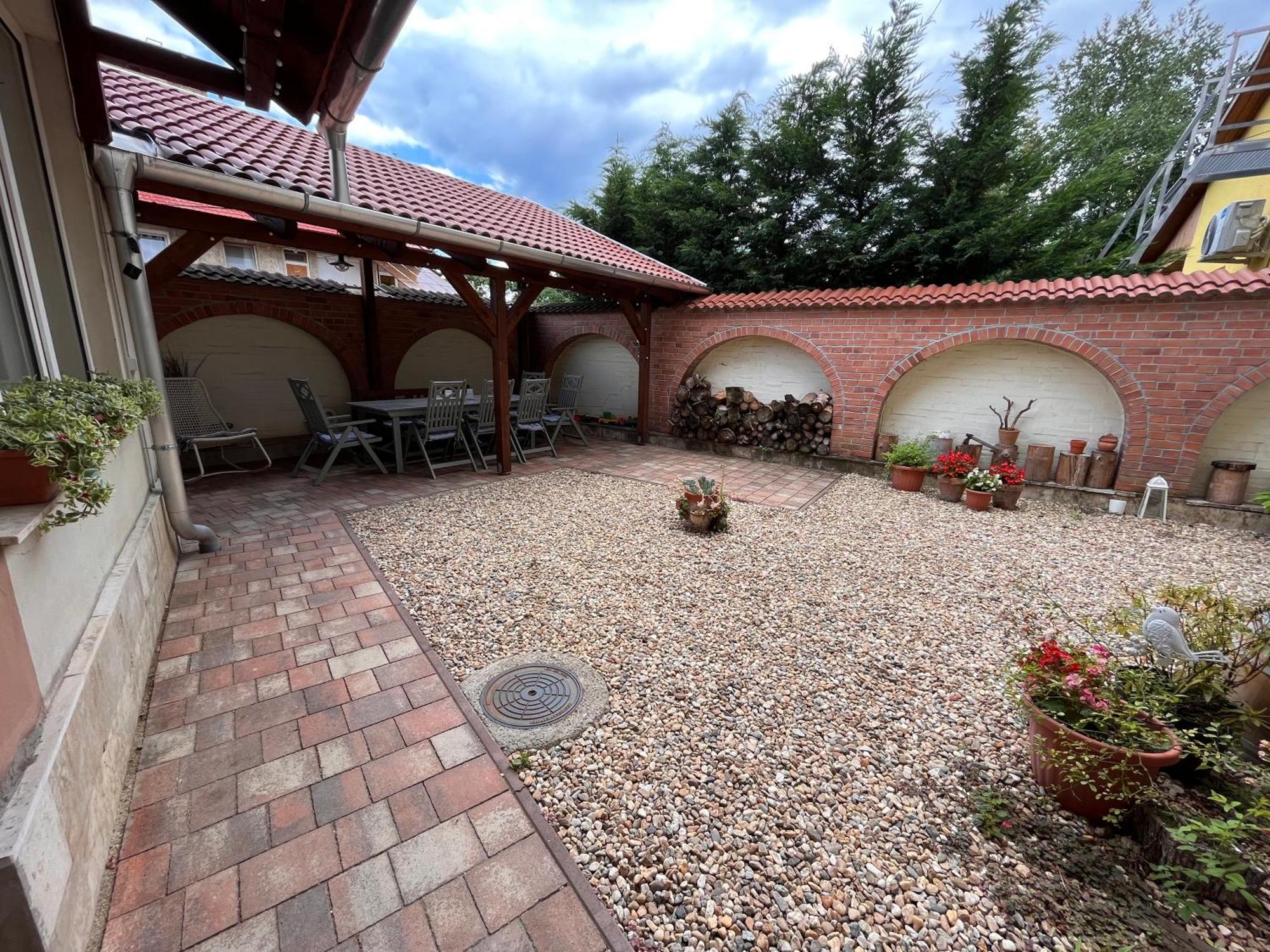 Pacsirta Apartmanház Eger Exterior foto